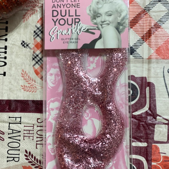 Glitter Gel Eye Mask - Picture 3 of 4